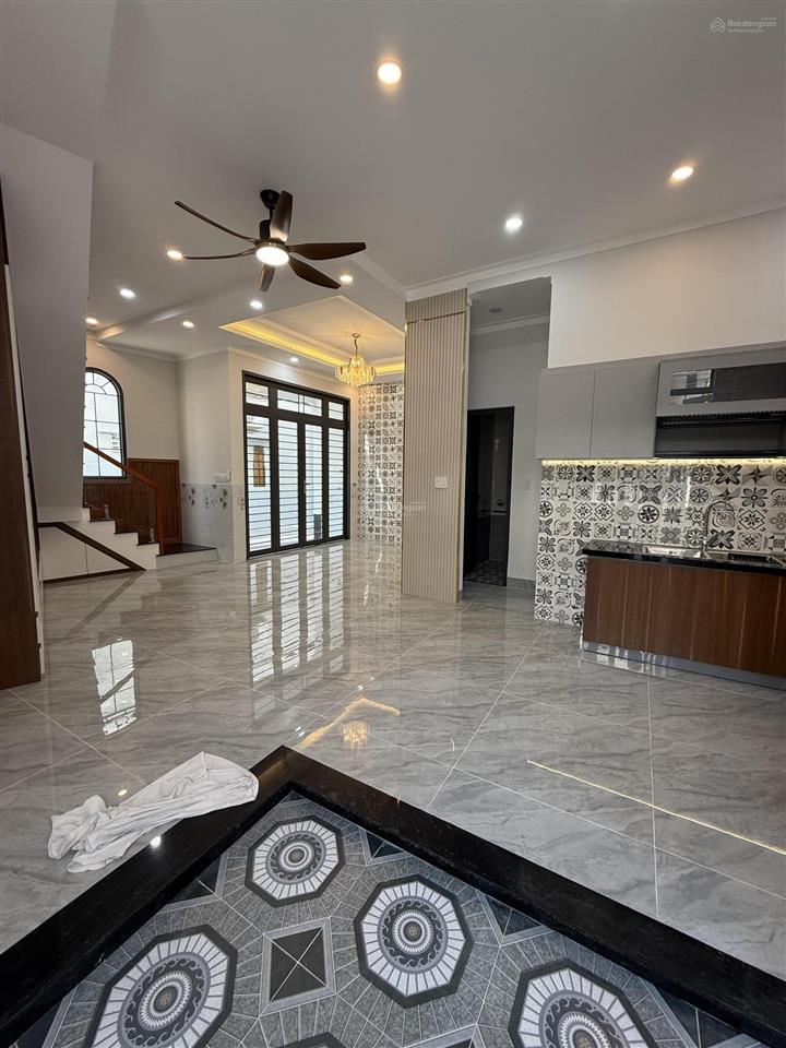 Bán nhà 1 lầu  1 trệt mới tinh 3 pnhẻm xe hơi