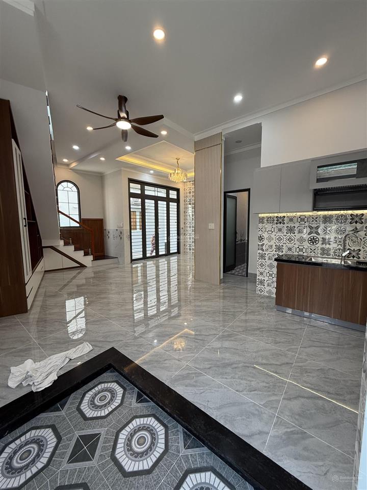Bán nhà 1 lầu  1 trệt mới tinh 3 pnhẻm xe hơi