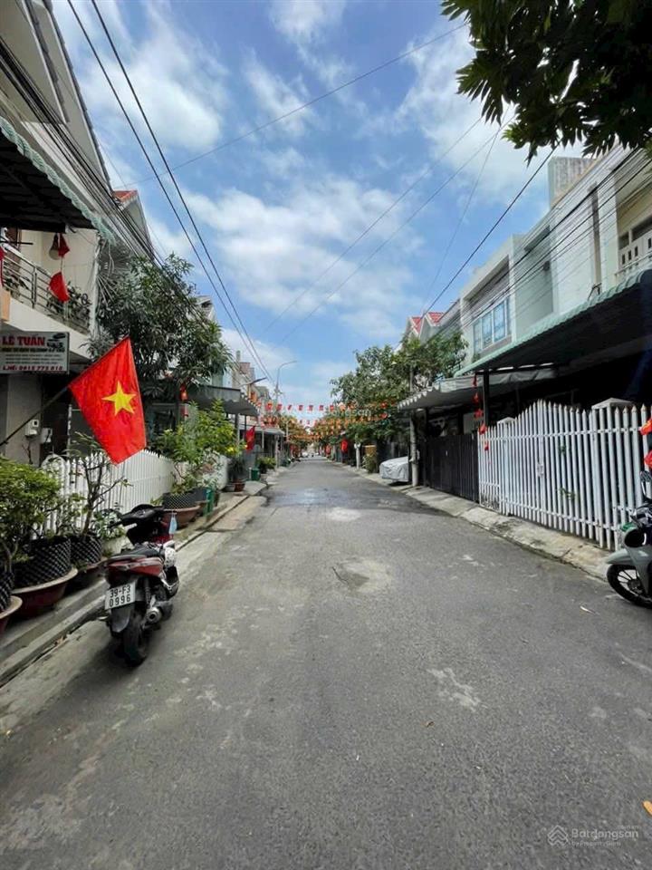 Bán nhà 1 trệt  1 lầu, kdc tân phong