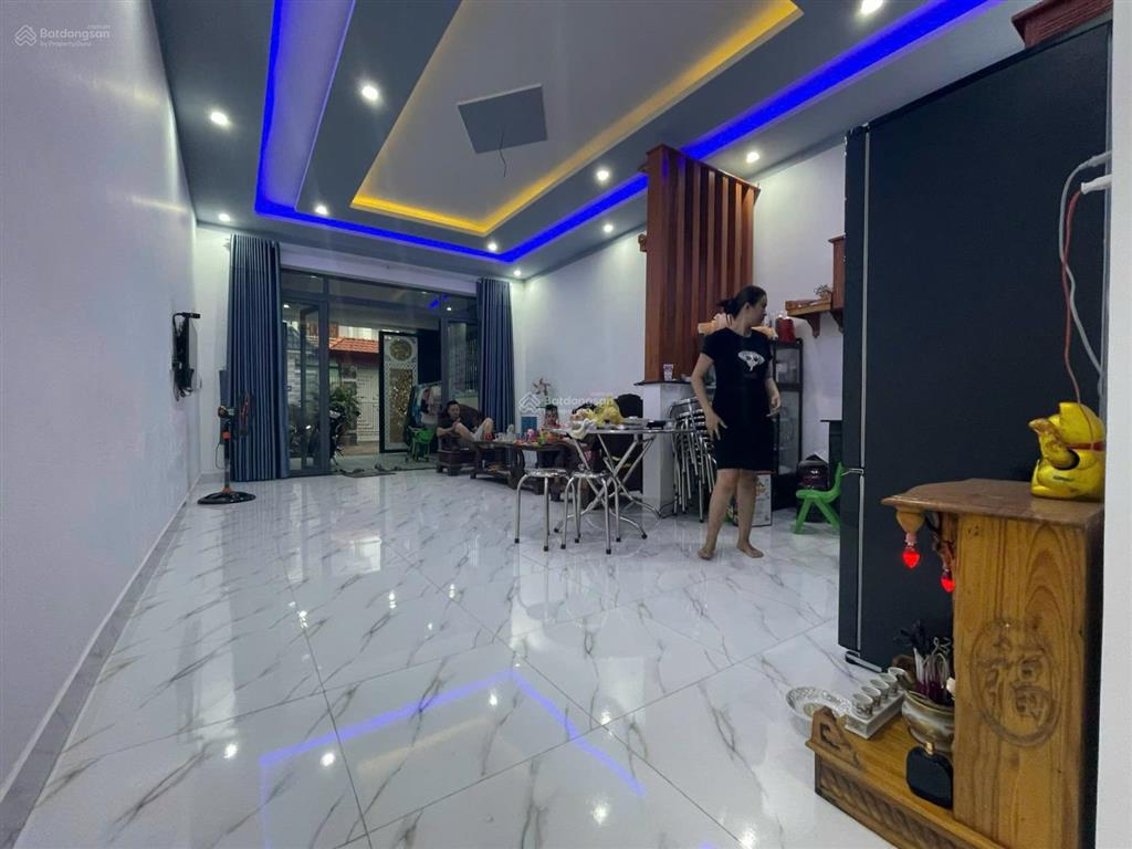 Bán nhà 116m2 đường thông xe hơi 6m