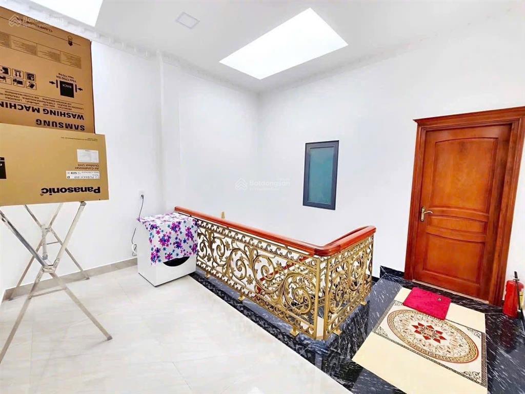 Bán nhà 1 trệt 2 lầu tân cổ điển hạ giá cực sâu