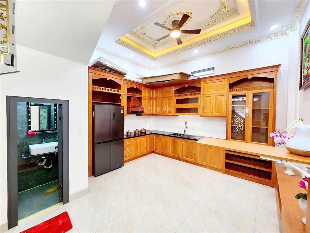Bán nhà 1 trệt 2 lầu tân cổ điển hạ giá cực sâu