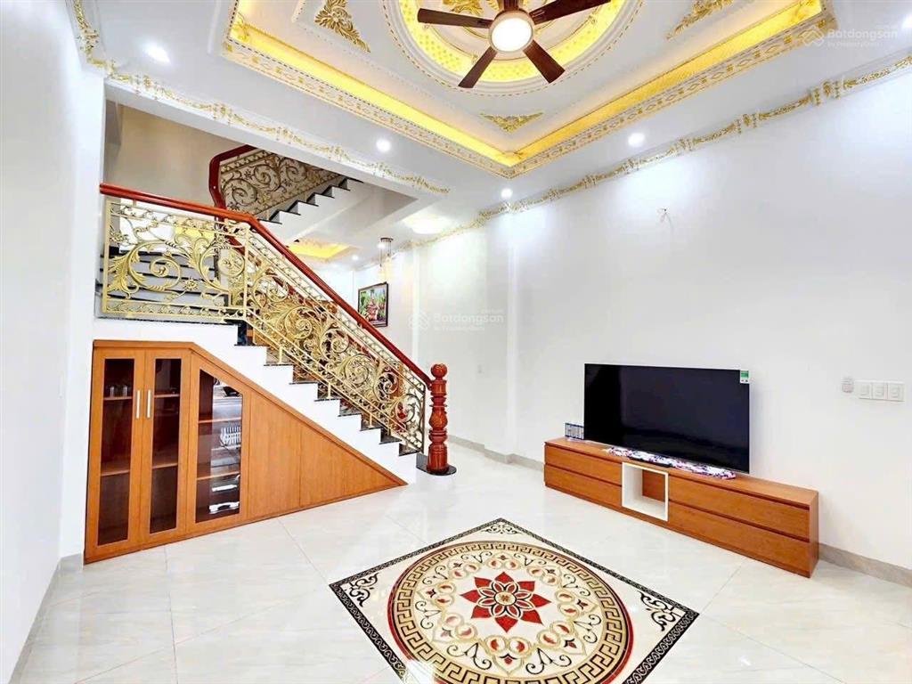 Bán nhà 1 trệt 2 lầu tân cổ điển hạ giá cực sâu
