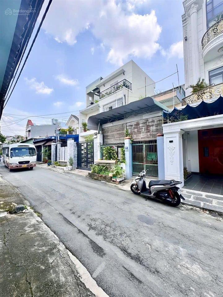 Bán nhà 1 trệt 2 lầu tân cổ điển hạ giá cực sâu