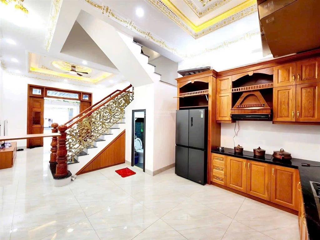 Bán nhà 1 trệt 2 lầu tân cổ điển hạ giá cực sâu