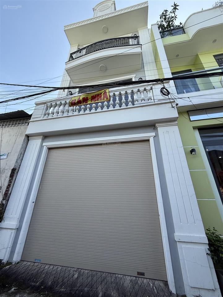 Bán nhà 1 trệt 2 lầu ngay chợ nguyễn khuyến