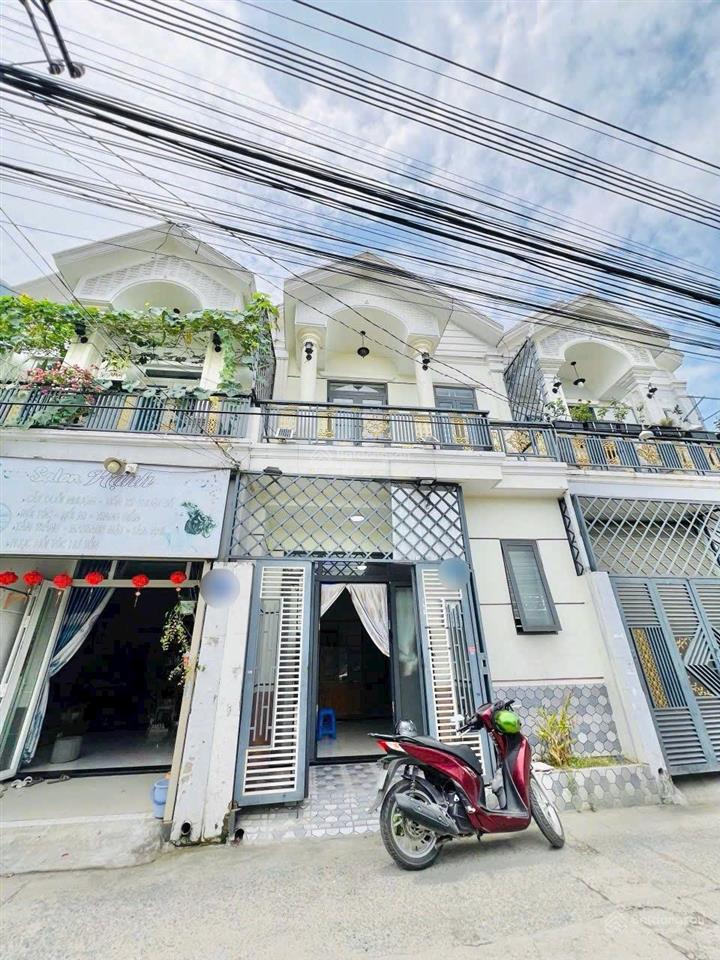 Bán nhà 1 trệt  1 lầu mua về ở luôn giá tốt khu vực