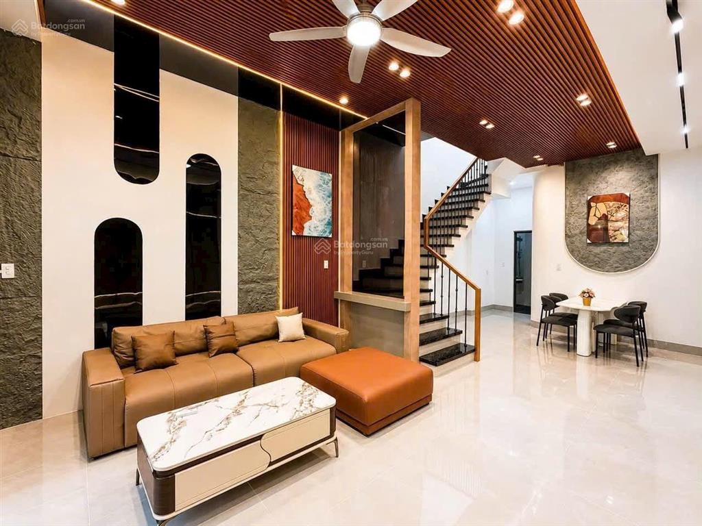 Bán nhà lầu xây mới đẹp như hình vào ở ngay