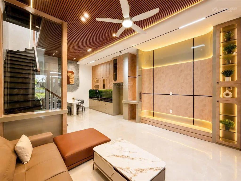 Bán nhà lầu xây mới đẹp như hình vào ở ngay