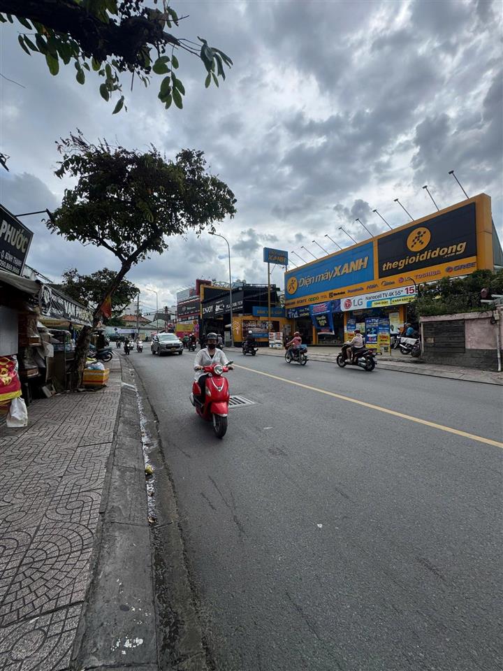Cho thuê nhà mặt tiền nơ trang long, bình thạnh  dt 7,5x28m trệt lầu