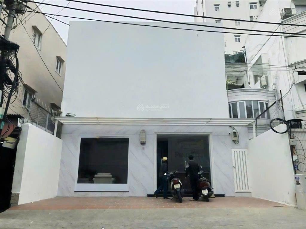 Cho thuê nhà mặt tiền lương hữu khánh, quận 1  diện tích lớn 10x20m  trệt lầu sân thượng