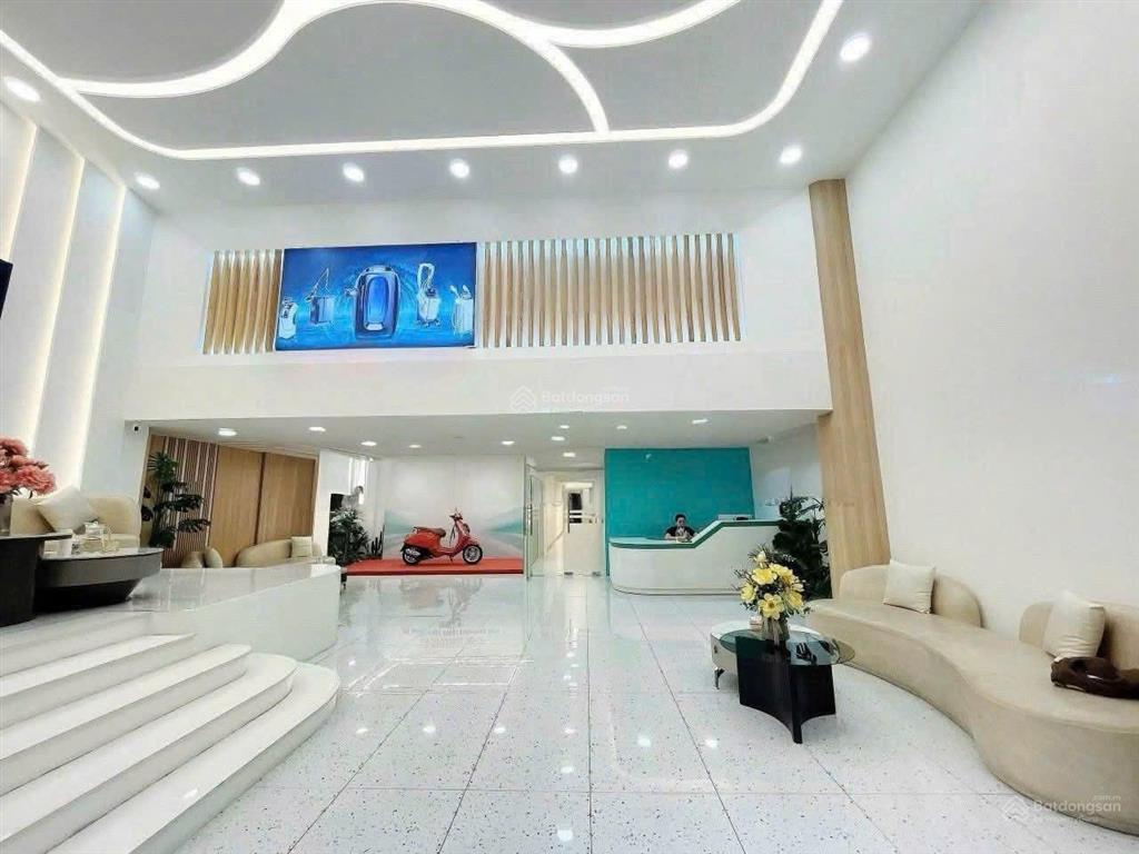 Cho thuê nhà mặt tiền lương hữu khánh, quận 1  diện tích lớn 10x20m  trệt lầu sân thượng