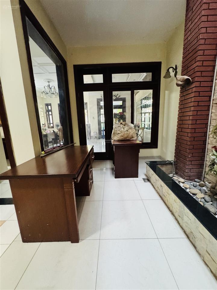 Cho thuê biệt thự hẻm xe hơi lê quang định  gần bà chiểu