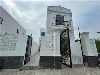 Chủ gửi bán gấp nhà ngay ngã 4 gia bảo, gần siêu thị co.op mart cần giuộc,