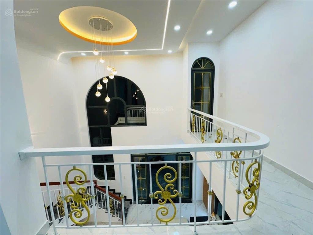 Giảm 200 triệu trả là bán ngay villa sân vườn hồ cá vườn cây mát mẻ