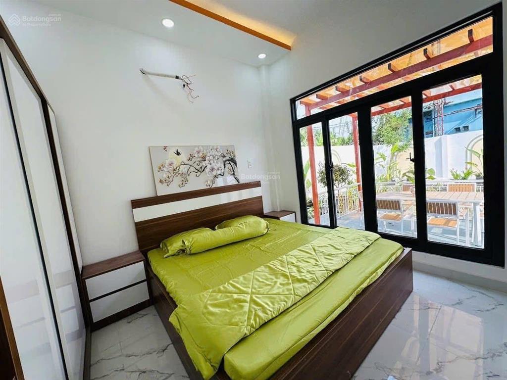 Giảm 200 triệu trả là bán ngay villa sân vườn hồ cá vườn cây mát mẻ