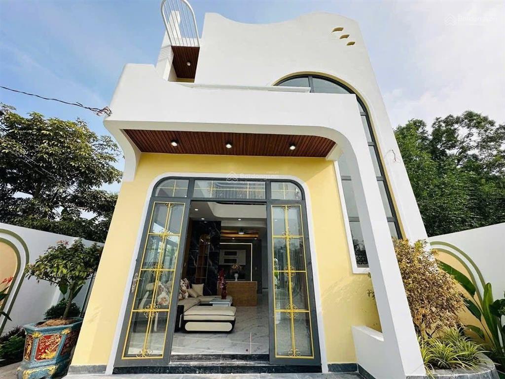 Giảm 200 triệu trả là bán ngay villa sân vườn hồ cá vườn cây mát mẻ