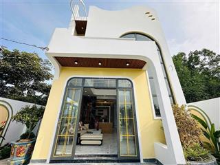 Giảm 200 triệu trả là bán ngay villa sân vườn hồ cá vườn cây mát mẻ