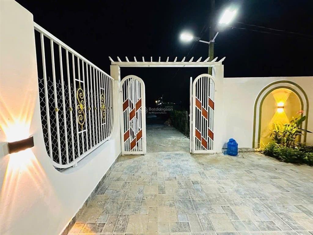 Giảm 200 triệu trả là bán ngay villa sân vườn hồ cá vườn cây mát mẻ