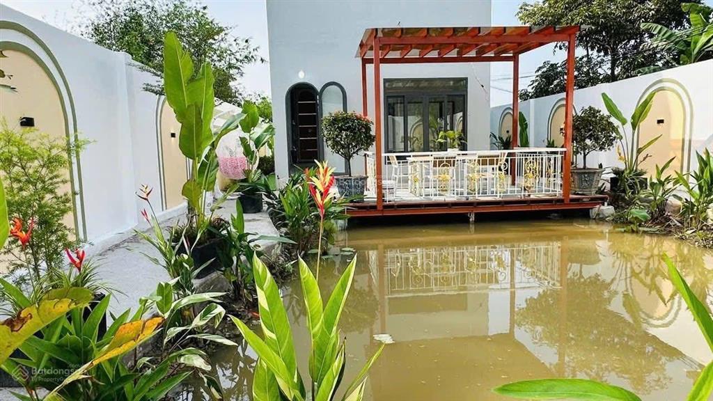 Giảm 200 triệu trả là bán ngay villa sân vườn hồ cá vườn cây mát mẻ