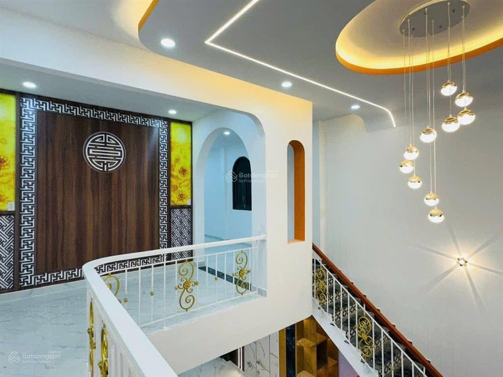 Giảm 200 triệu trả là bán ngay villa sân vườn hồ cá vườn cây mát mẻ