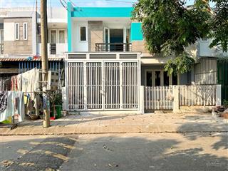 Bán nhà 1 trệt 1 lầu đúc kiên cố
sổ hồng đã hoàn công