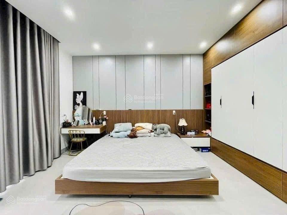 Chủ nhà kẹt tiền nên cần bán gấp căn nhà 1 trệt 1 lầu. giá bán nhanh 1 tỷ 450 triệu còn bớt lộc