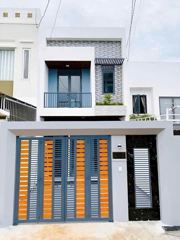 Chủ nhà kẹt tiền nên cần bán gấp căn nhà 1 trệt 1 lầu. giá bán nhanh 1 tỷ 450 triệu còn bớt lộc