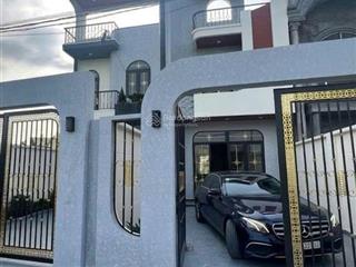 Ngộp bank chủ gửi bán gấp nhà sân vườn 10x30m. sổ riêng, bình chánh