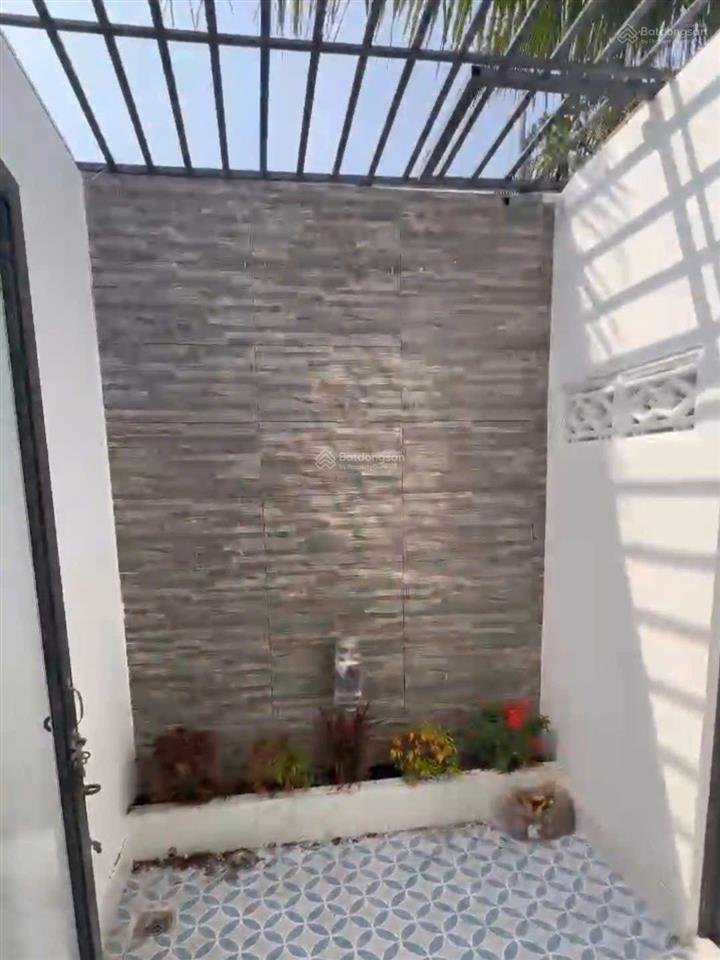 Chủ cần bán căn nhà cấp 4, cách chợ bình chánh 6km