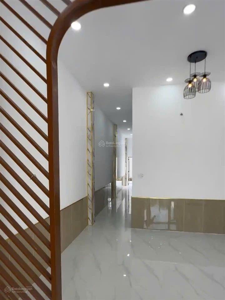 Chủ cần bán căn nhà cấp 4, cách chợ bình chánh 6km