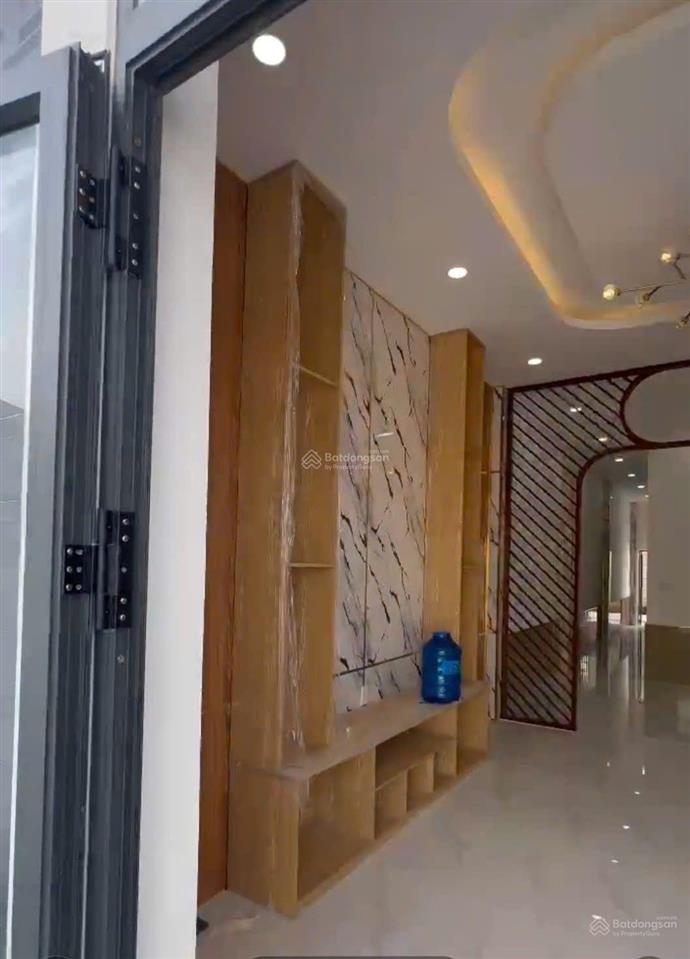 Chủ cần bán căn nhà cấp 4, cách chợ bình chánh 6km