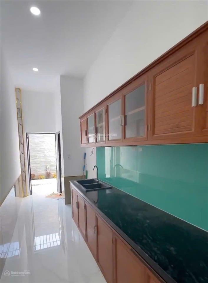 Chủ cần bán căn nhà cấp 4, cách chợ bình chánh 6km