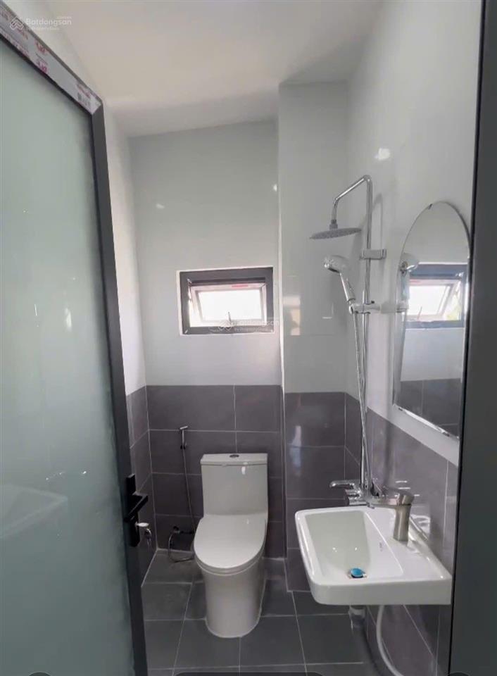 Chủ gửi bán gấp nhà 1 trệt 1 lầu
đườmg nguyễn hữu trí, bình chánh