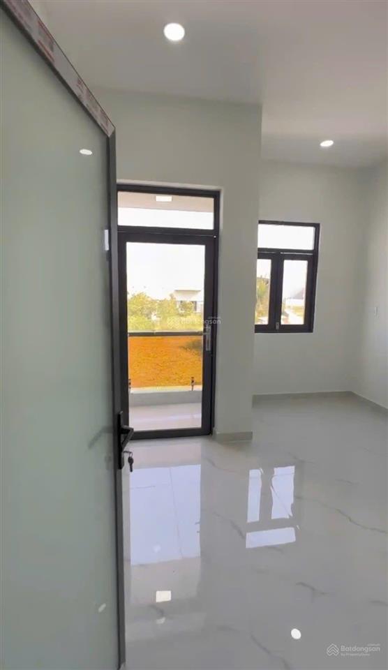 Chủ gửi bán gấp nhà 1 trệt 1 lầu
đườmg nguyễn hữu trí, bình chánh