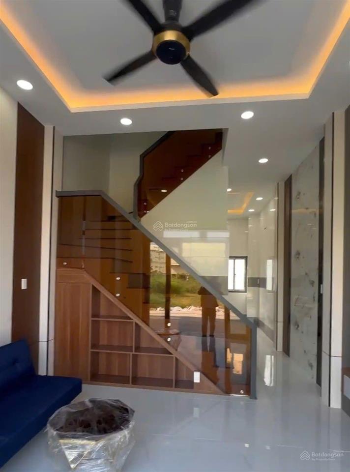 Chủ gửi bán gấp nhà 1 trệt 1 lầu
đườmg nguyễn hữu trí, bình chánh