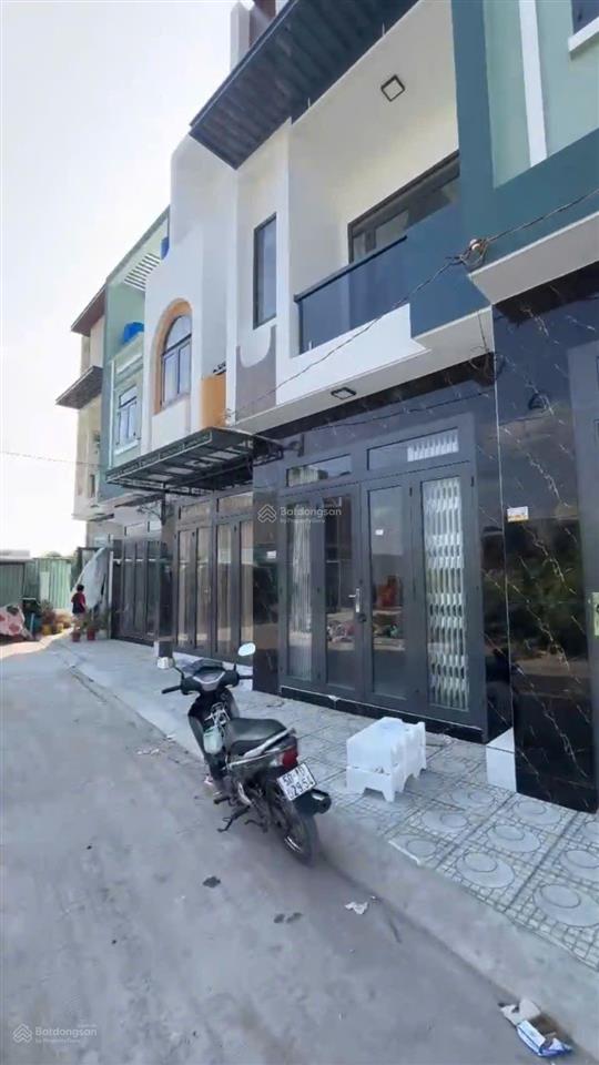 Chủ gửi bán gấp nhà 1 trệt 1 lầu
đườmg nguyễn hữu trí, bình chánh