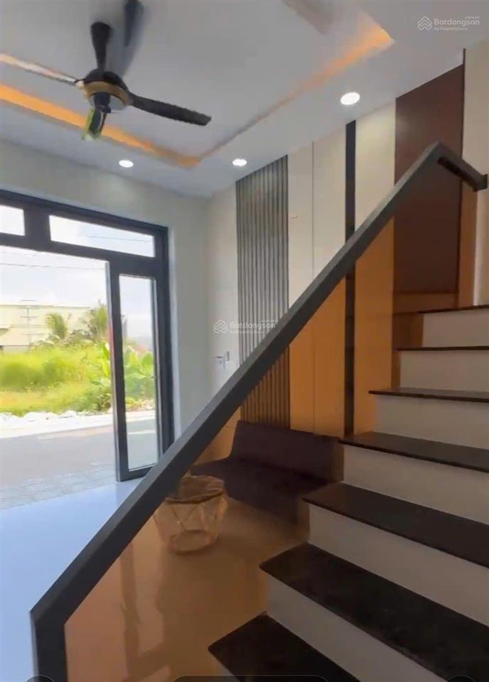 Chủ gửi bán gấp nhà 1 trệt 1 lầu
đườmg nguyễn hữu trí, bình chánh