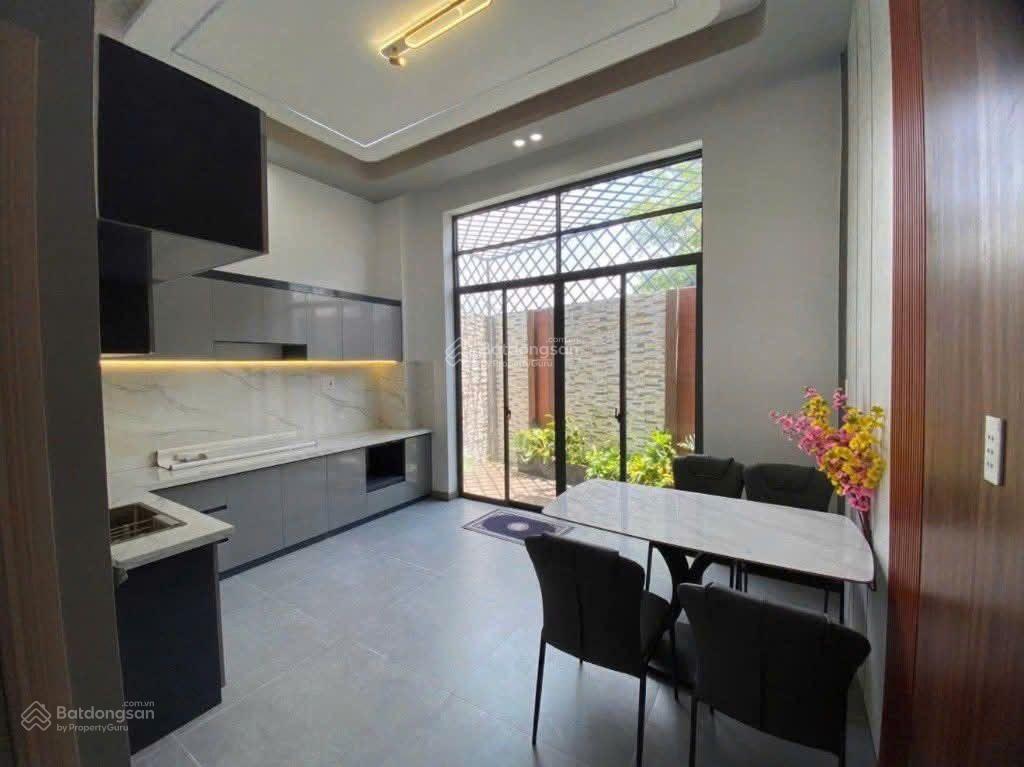 Chính chủ cần bán gấp nhà gần chợ đệm 930tr