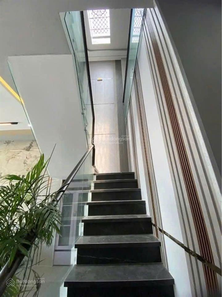 Chính chủ cần bán gấp nhà gần chợ đệm 930tr