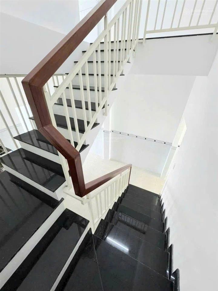 Nhà ngay ngã 3 tân kim ql50 cách quận 8 25p chạy xe. đường xe hơi