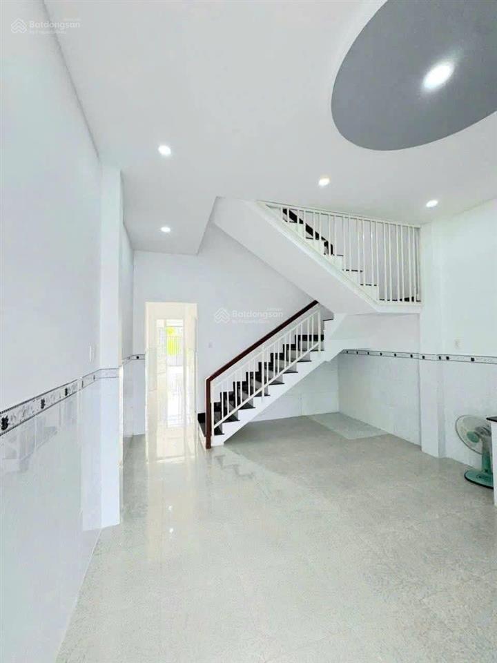 Nhà ngay ngã 3 tân kim ql50 cách quận 8 25p chạy xe. đường xe hơi