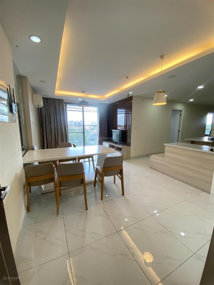 Cho thuê hưng phúc 3pn view biệt thự, ô đậu xe, giá 23tr/tháng.  0909 356 ***
