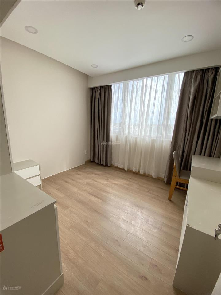 Cho thuê hưng phúc 3pn view biệt thự, ô đậu xe, giá 23tr/tháng.  0909 356 ***