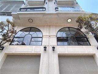 Mình cần bán nhà bồ đề  long biên căn 45m 5 tầng nhà mới ở ngay