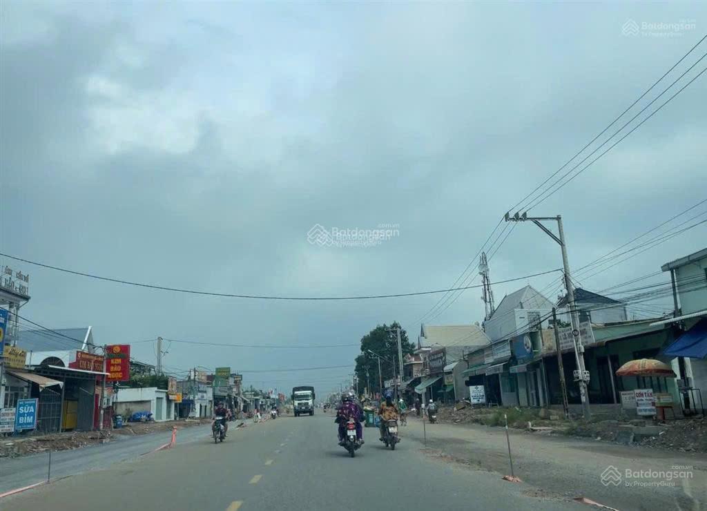 Bán đất tại đường lò rèn, long hòa, 5tr/m2, 4300m2, view đẹp, nhiều tiện ích