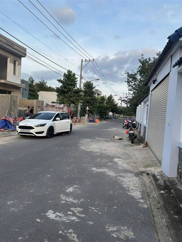 Bán đất tặng nhà cấp 4 đường lò rèn, xã long hòa dt 135m2, 1.7 tỷ, pháp lý đầy đủ