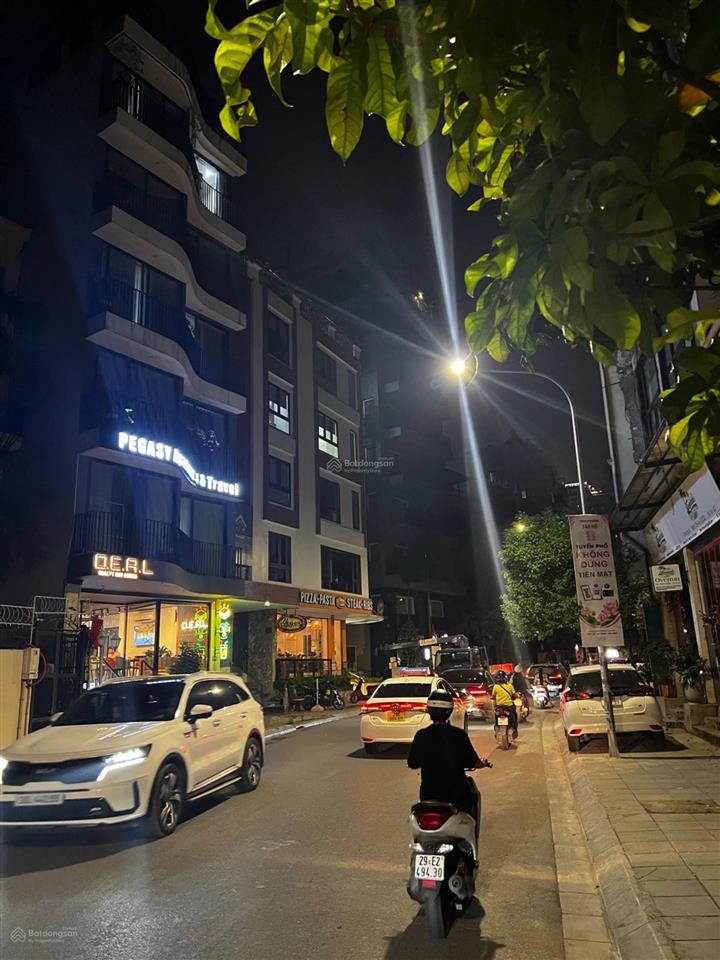 Biệt thự mặt phố tô ngọc vân 150m2,7 tầng thang máy,90 tỷ, ở sướng,view hồ tây lá phổi hà nội, đườn