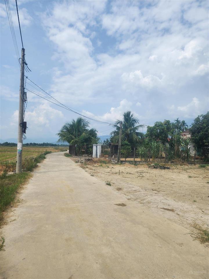 900tr đất diên lạc đường bê tông ô tô thông