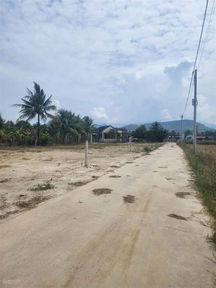 900tr đất diên lạc đường bê tông ô tô thông